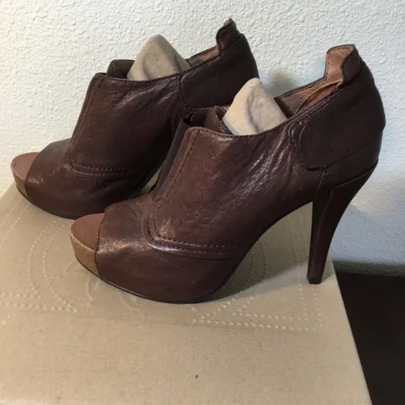 Vince Camuto Brown Leather Heels Size 8