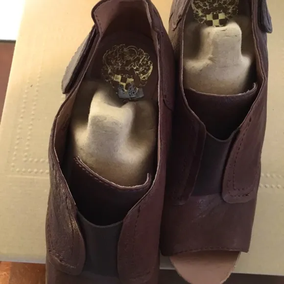 Vince Camuto Brown Leather Heels Size 8