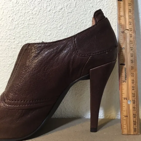 Vince Camuto Brown Leather Heels Size 8