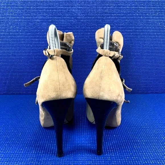 VINCE CAMUTO VC-MARCIA Women`s Size 7B Tan Suede Leather Heels