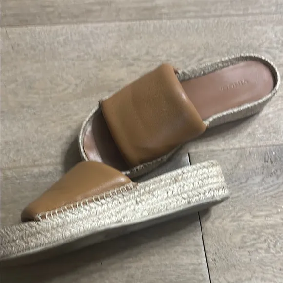 Vince. Women's Tan Slide Sandals