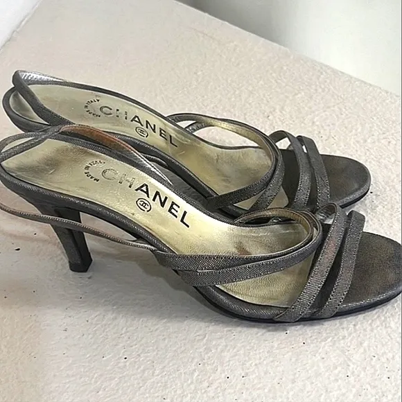 Vintage Chanel metallic woven material heels