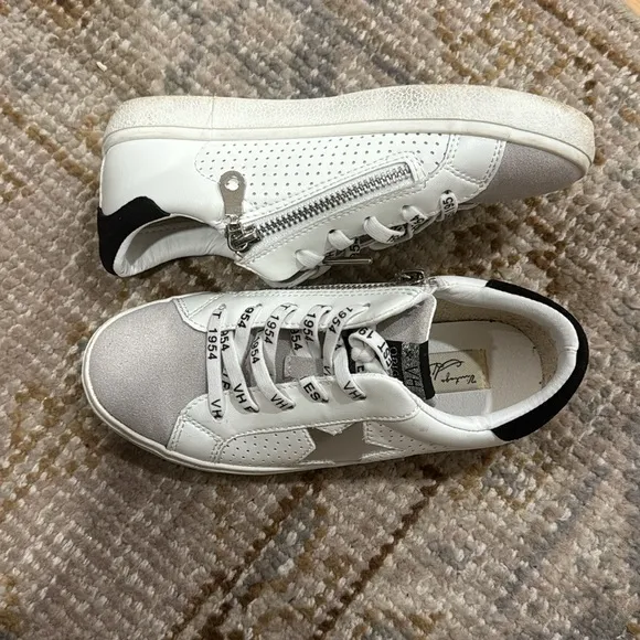 Vintage Havana |   Girls Sneakers ~ Size 3