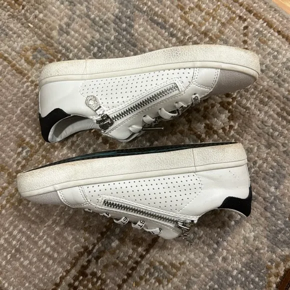 Vintage Havana |   Girls Sneakers ~ Size 3