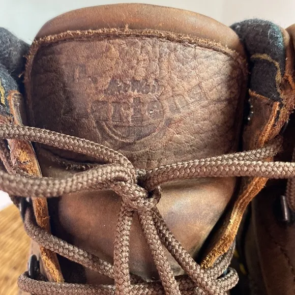 Vintage Made in England Doc Martens Youth Unisex Lace Up Combat Sneakers