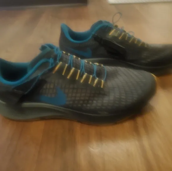 Vintage Men's NIKE Air Zoom Pegusas 37 Sz 11.5 Running Shoes EUC