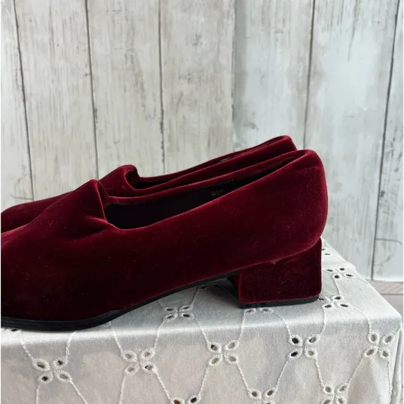 Vintage Vittorio Ricci Shoes Women 8.5M Block Heel Velvet Slip On 90s Fashion