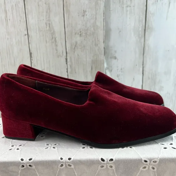 Vintage Vittorio Ricci Shoes Women 8.5M Block Heel Velvet Slip On 90s Fashion