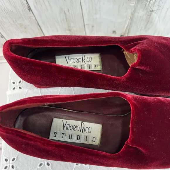 Vintage Vittorio Ricci Shoes Women 8.5M Block Heel Velvet Slip On 90s Fashion