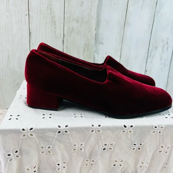 Vintage Vittorio Ricci Shoes Women 8.5M Block Heel Velvet Slip On 90s Fashion