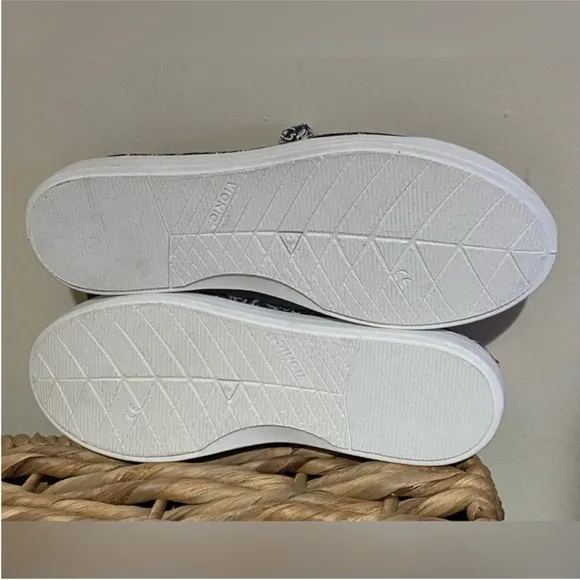 Vionic Beach Malibu Slip-On Sneakers canvas shoes