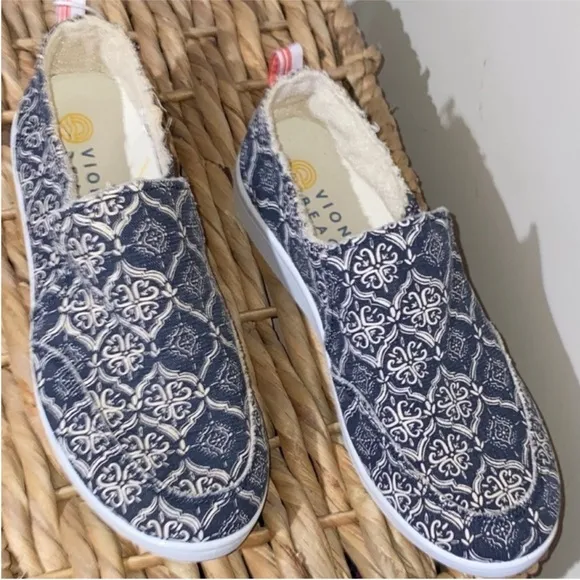 Vionic Beach Malibu Slip-On Sneakers canvas shoes