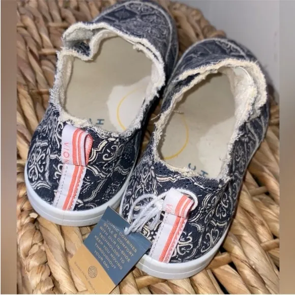 Vionic Beach Malibu Slip-On Sneakers canvas shoes