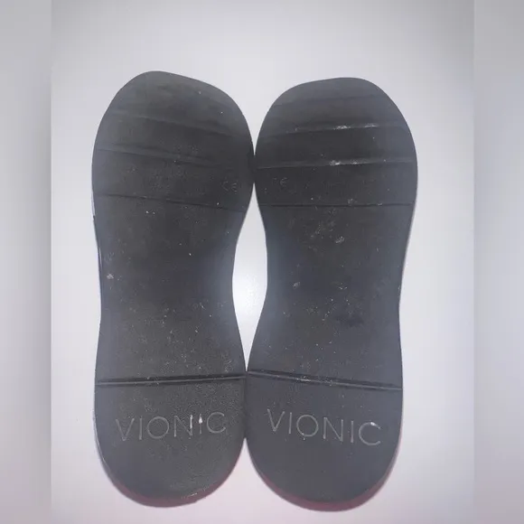 Vionic- Black and white codie Casual Slip on Sneaker