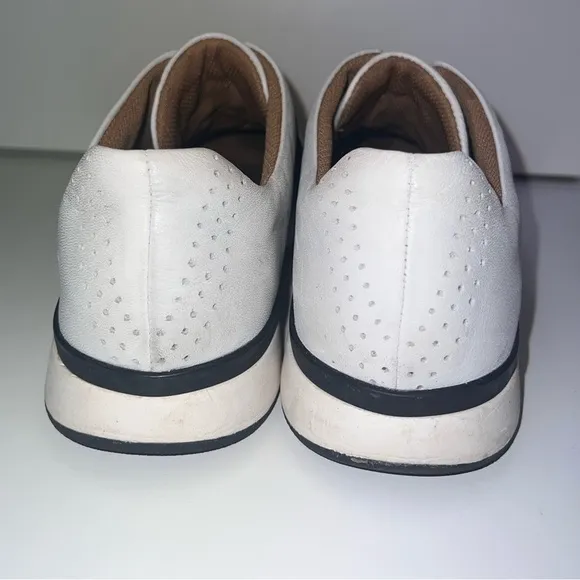 Vionic- Black and white codie Casual Slip on Sneaker