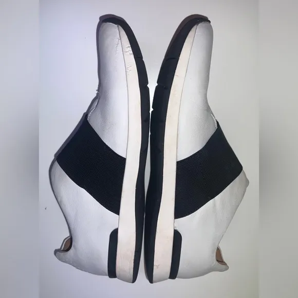 Vionic- Black and white codie Casual Slip on Sneaker