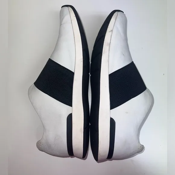 Vionic- Black and white codie Casual Slip on Sneaker