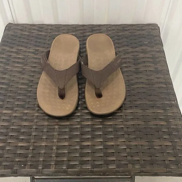 Vionic sandals men’s size 9