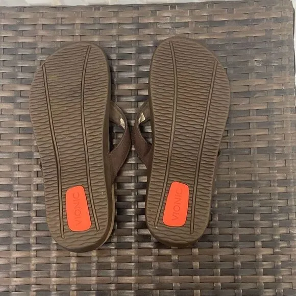 Vionic sandals men’s size 9