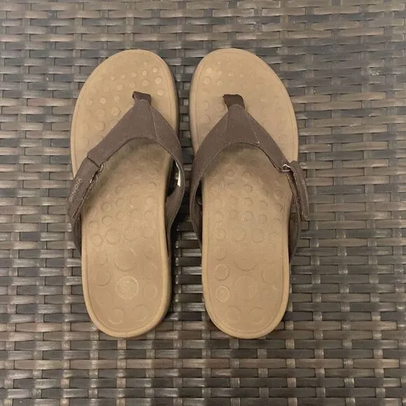 Vionic sandals men’s size 9
