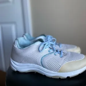 Vionic sneakers