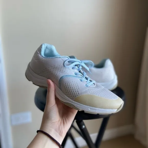 Vionic sneakers