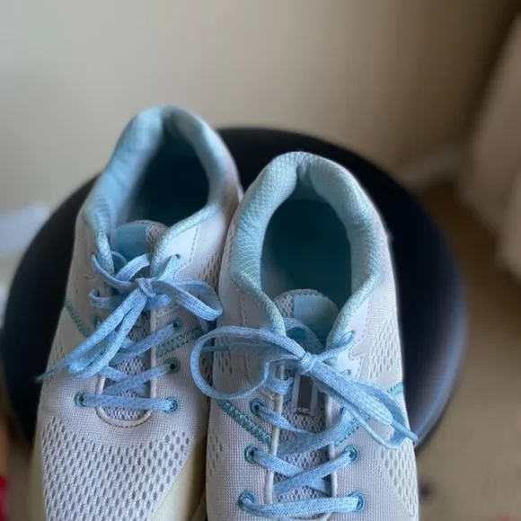 Vionic sneakers