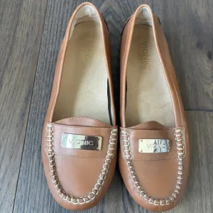 Vionic Sydney Driving Loafers Tan Leather Slip On Shoes Women’s Size 9