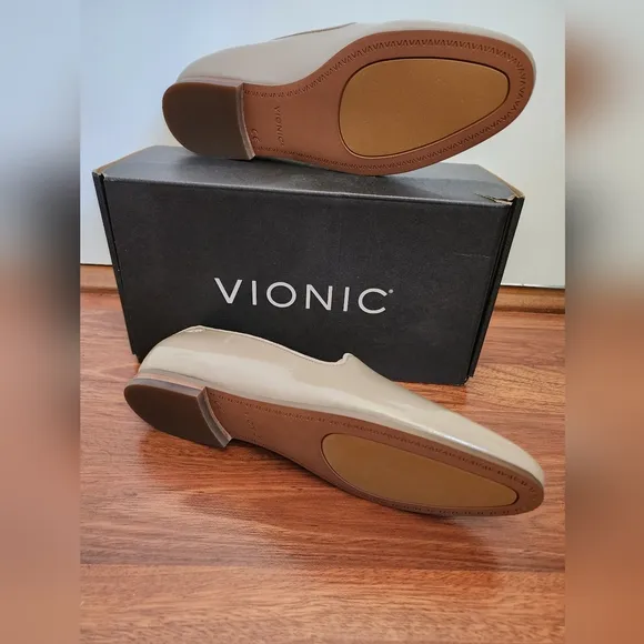Vionic Willa II 2 NWT Slip On Flats Patent Leather Taupe 8.5 women's shoes
