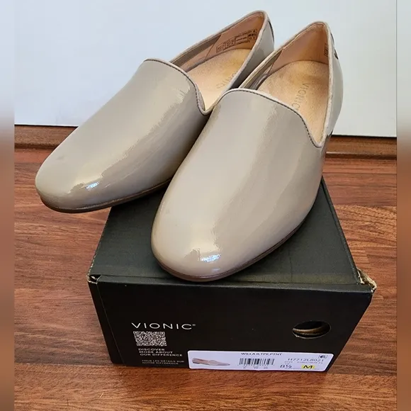 Vionic Willa II 2 NWT Slip On Flats Patent Leather Taupe 8.5 women's shoes