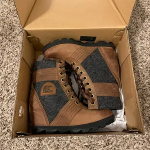 Wedged Sorel boots size 7.5