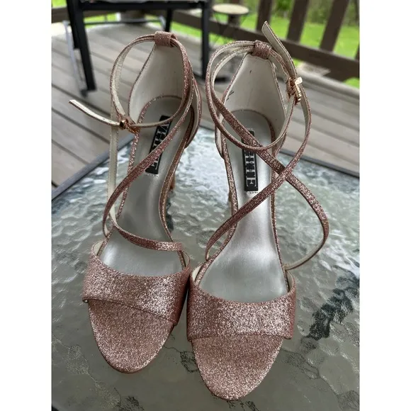 White by Vera Wang Glitter Heels Ankle Strap Party Shoes Size 8M
