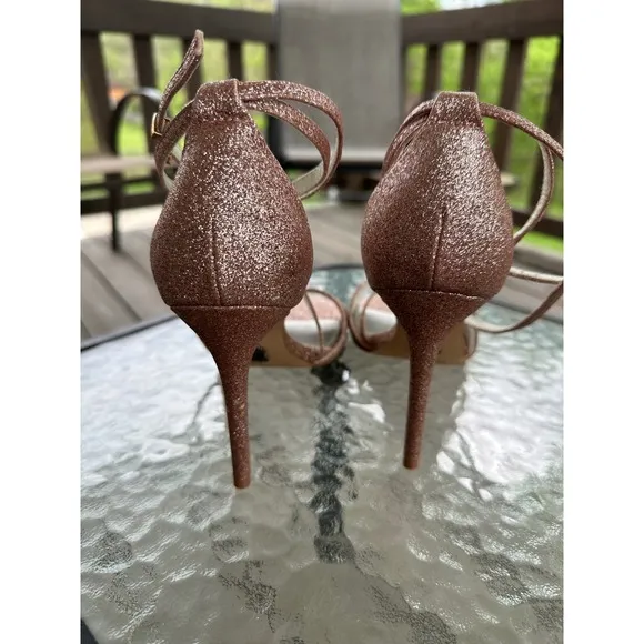 White by Vera Wang Glitter Heels Ankle Strap Party Shoes Size 8M