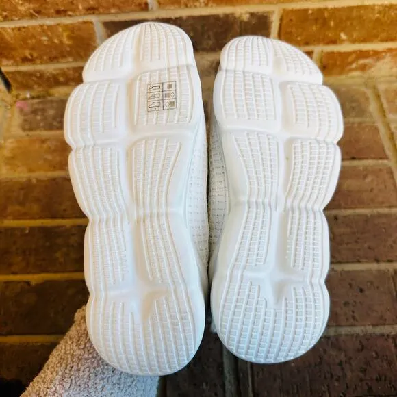 Woman's Shuhv White Sneakers