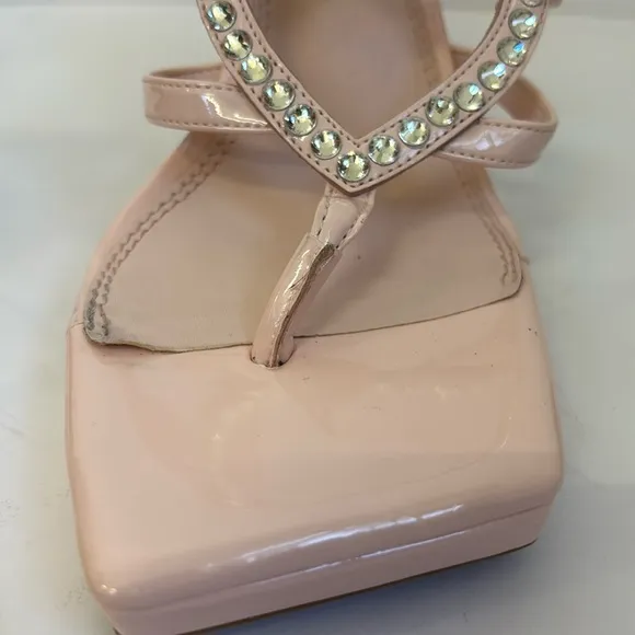 Women’s 8.5 pink rhinestone heart legally blonde heels patent leather sandals