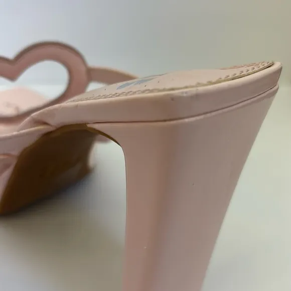 Women’s 8.5 pink rhinestone heart legally blonde heels patent leather sandals
