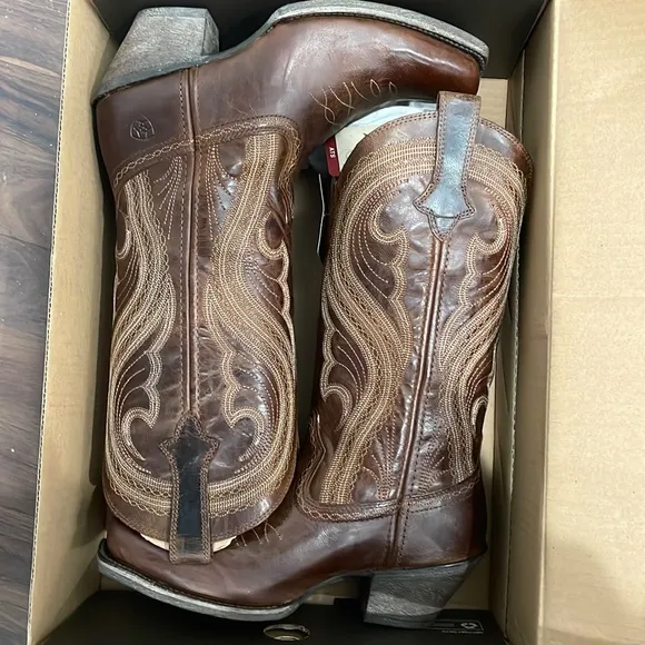 Womens ARIAT LIVELY COWBOY BOOT SIZE 6