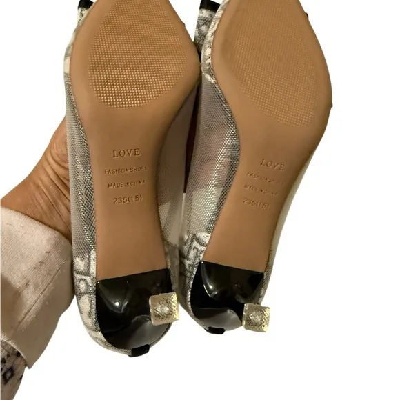 Women's Black and Cream Heels