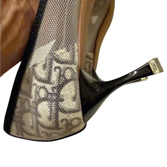Women's Black and Cream Heels