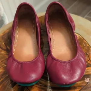 Women's Burgundy Flats