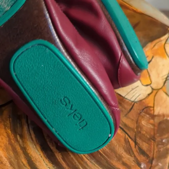 Women's Burgundy Flats