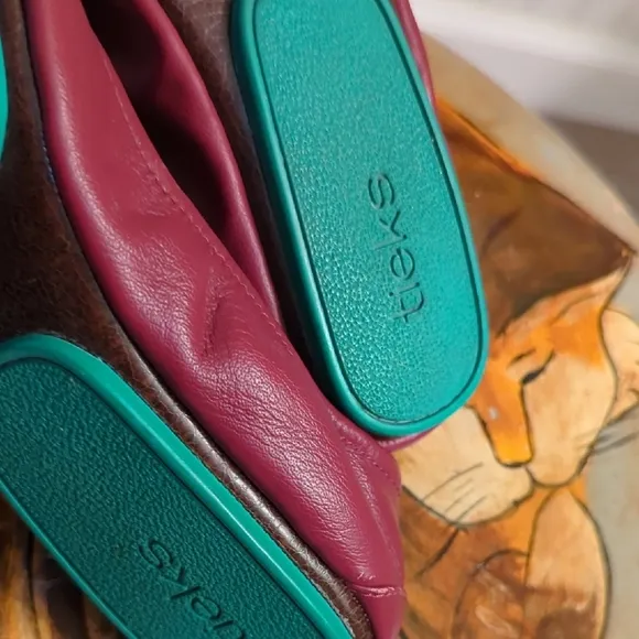 Women's Burgundy Flats
