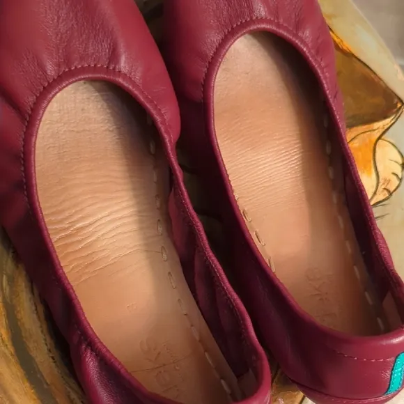 Women's Burgundy Flats