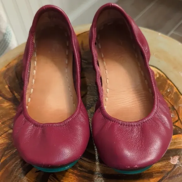 Women's Burgundy Flats