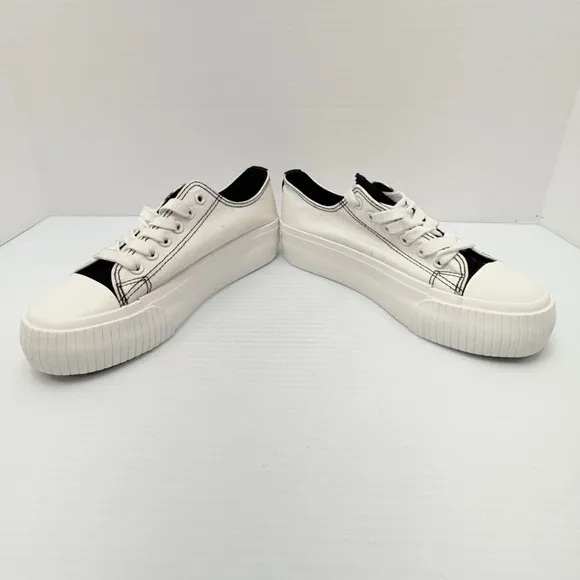 Women's FOCO Size 6 Milwaukee Bucks low top sneakers, NBA, NWOT, Basketball