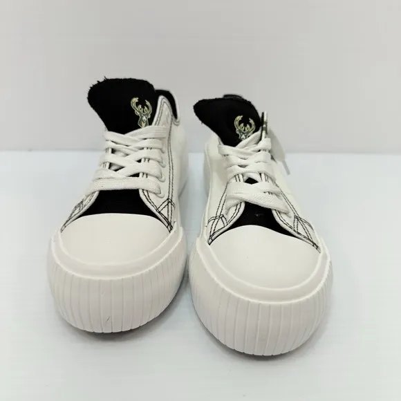 Women's FOCO Size 6 Milwaukee Bucks low top sneakers, NBA, NWOT, Basketball
