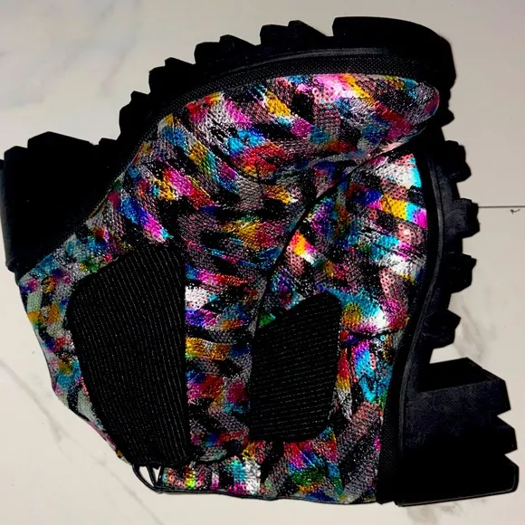 WOMENS RAINBOW BETSEY JOHNSON BOOTS SIZE 10 NWB