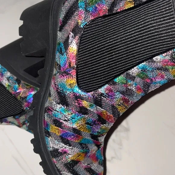 WOMENS RAINBOW BETSEY JOHNSON BOOTS SIZE 10 NWB