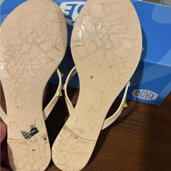 Women's Sandals Steve Madden Beige Gold Studded Flat Sandal -  Size 7.5 worn 2x