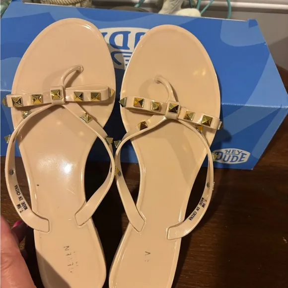 Women's Sandals Steve Madden Beige Gold Studded Flat Sandal -  Size 7.5 worn 2x